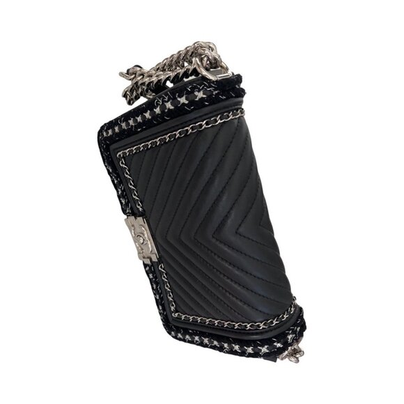 Chanel medium chevron braid around boy bag - Picture 6 of 15